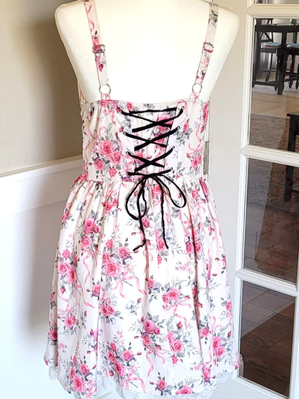 Pub Girl Bar Maid Style Dress - Picture 4 of 6